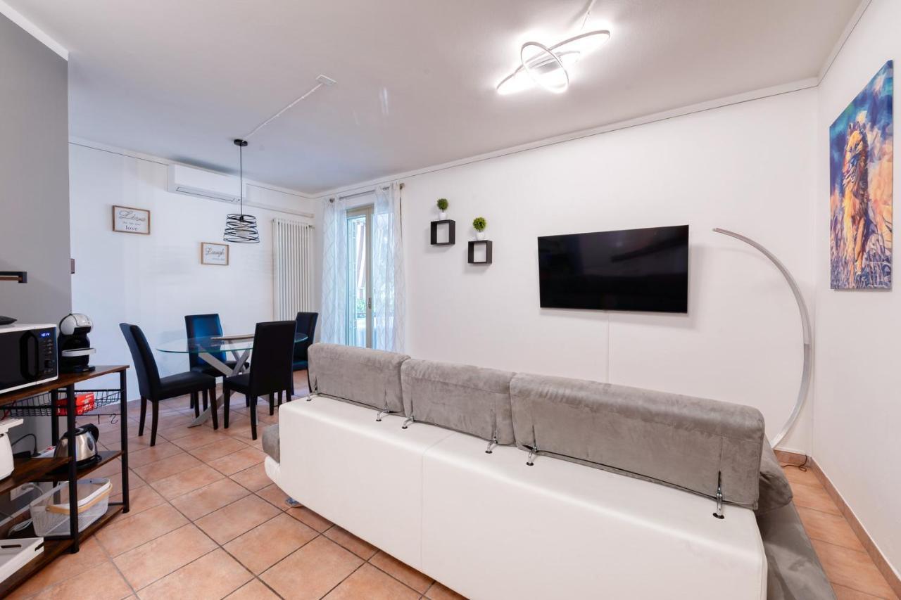 Wolf House - Peschiera Holiday - Jacuzzi Privata Peschiera del Garda Extérieur photo